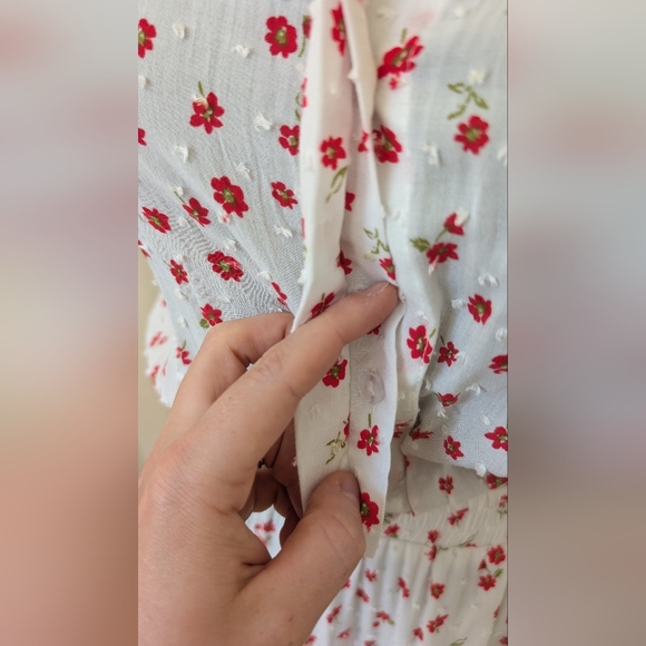 Skylar + Madison White Dress with Red Floral Pattern Size Small - Picture 6 of 10